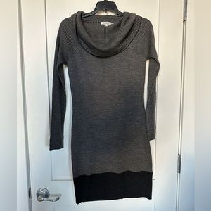 100% merino wool dress by toad&co size x small. Gray and black